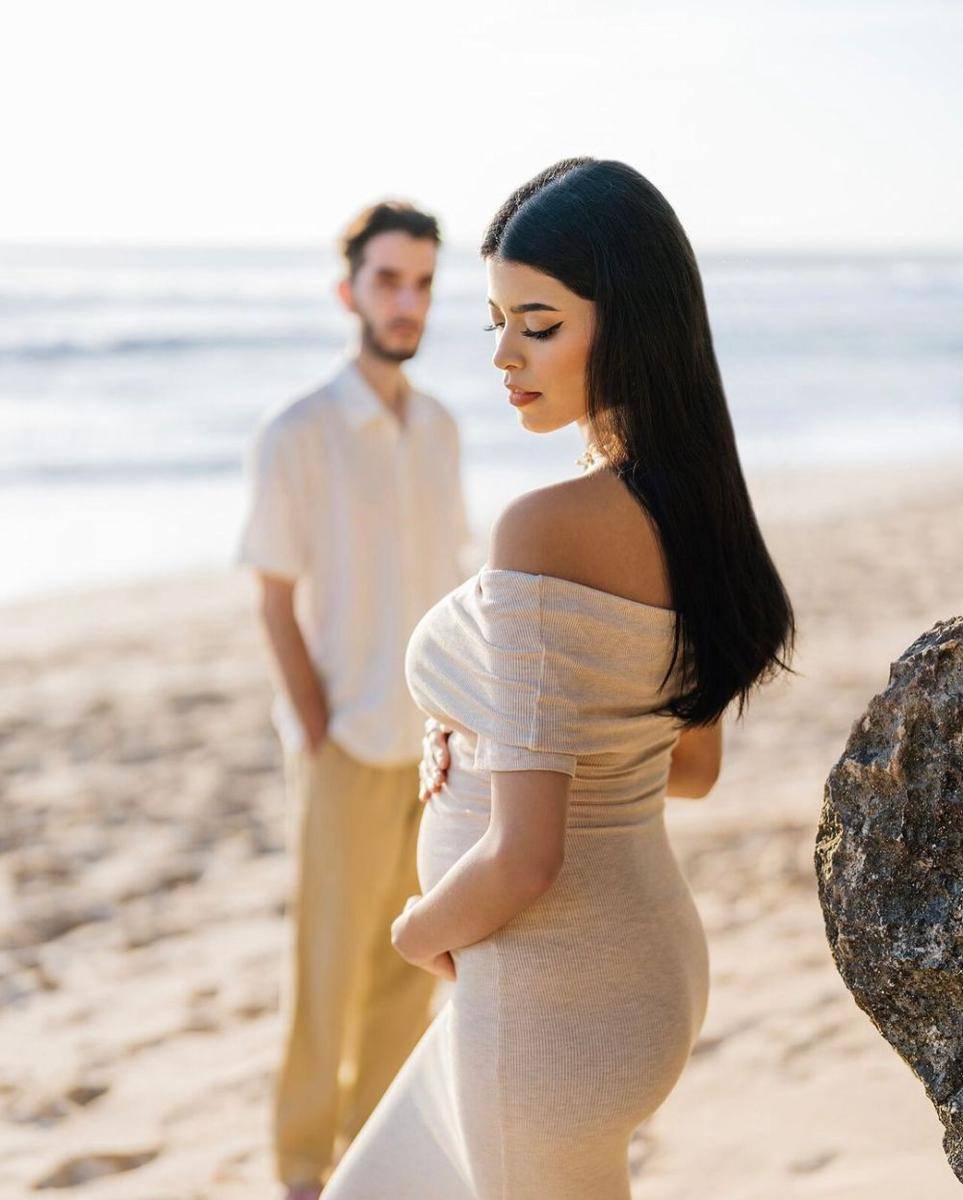 Maternity shoot Jharna (Instagram.com/jharnabhagwani)