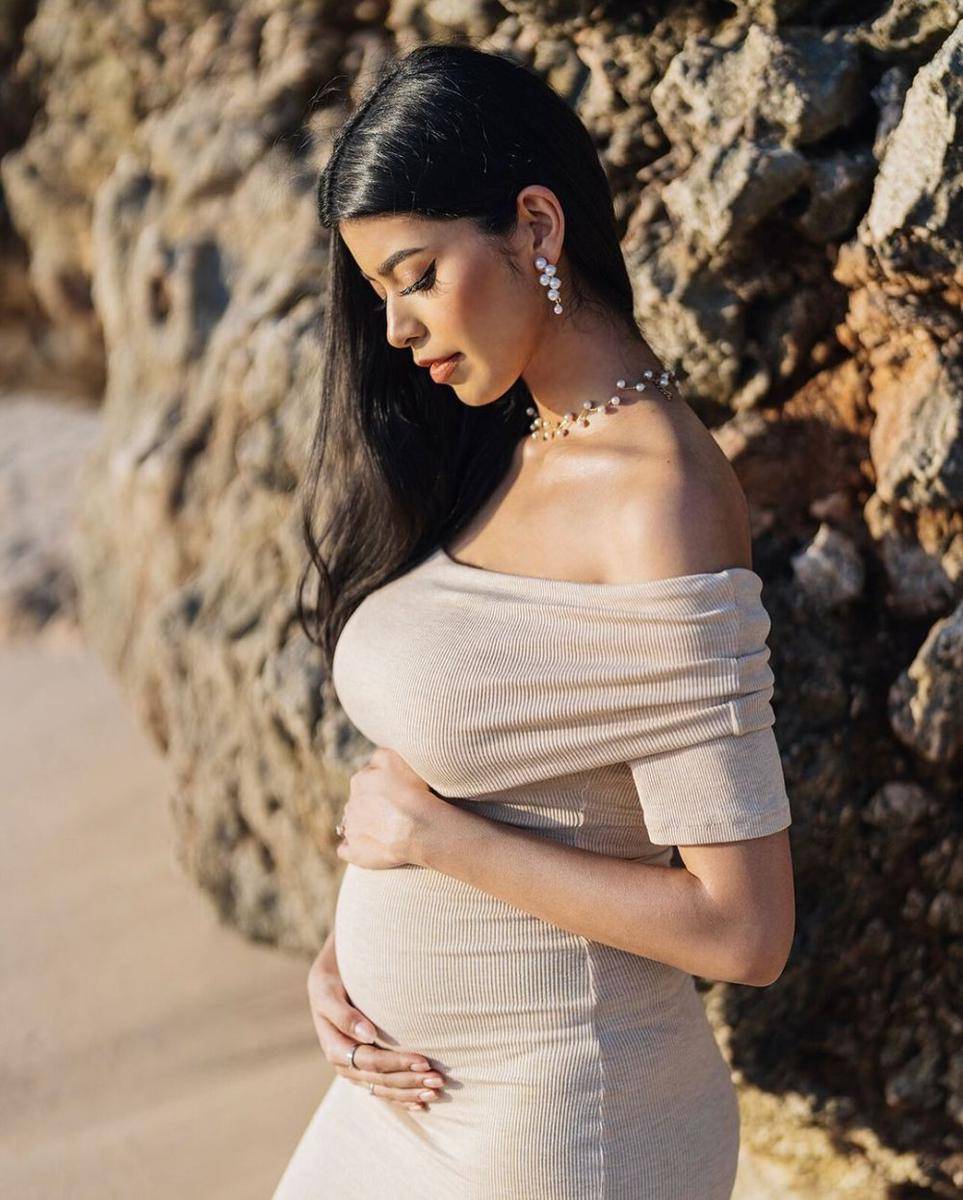 Maternity shoot Jharna (Instagram.com/jharnabhagwani)