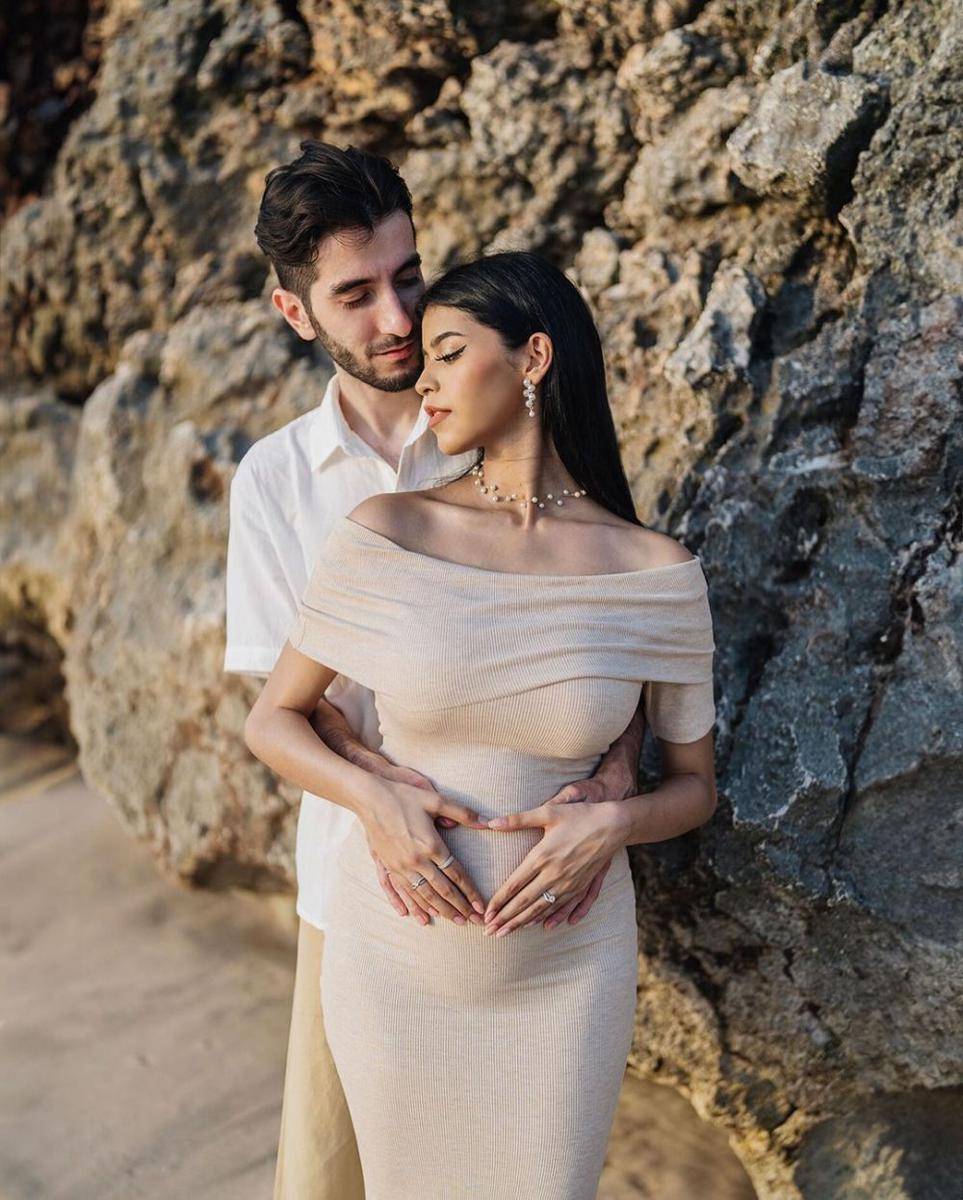 Maternity shoot Jharna (Instagram.com/jharnabhagwani)