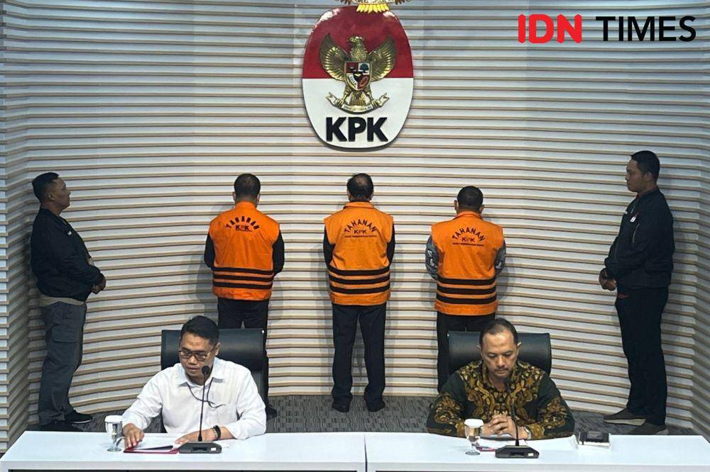 KPK tetapkan Eks Sestama Basarnas, Max Ruland Boseke terkait kasus korupsi pengadaan truk angkut pada Selasa (25/6/2024). (IDN Times/Aryodamar)