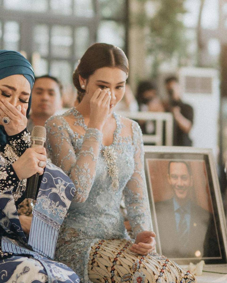 alasan foto Adjie Massaid dipajang di lamaran Aaliyah (instagram.com/aaliyah.massaid)