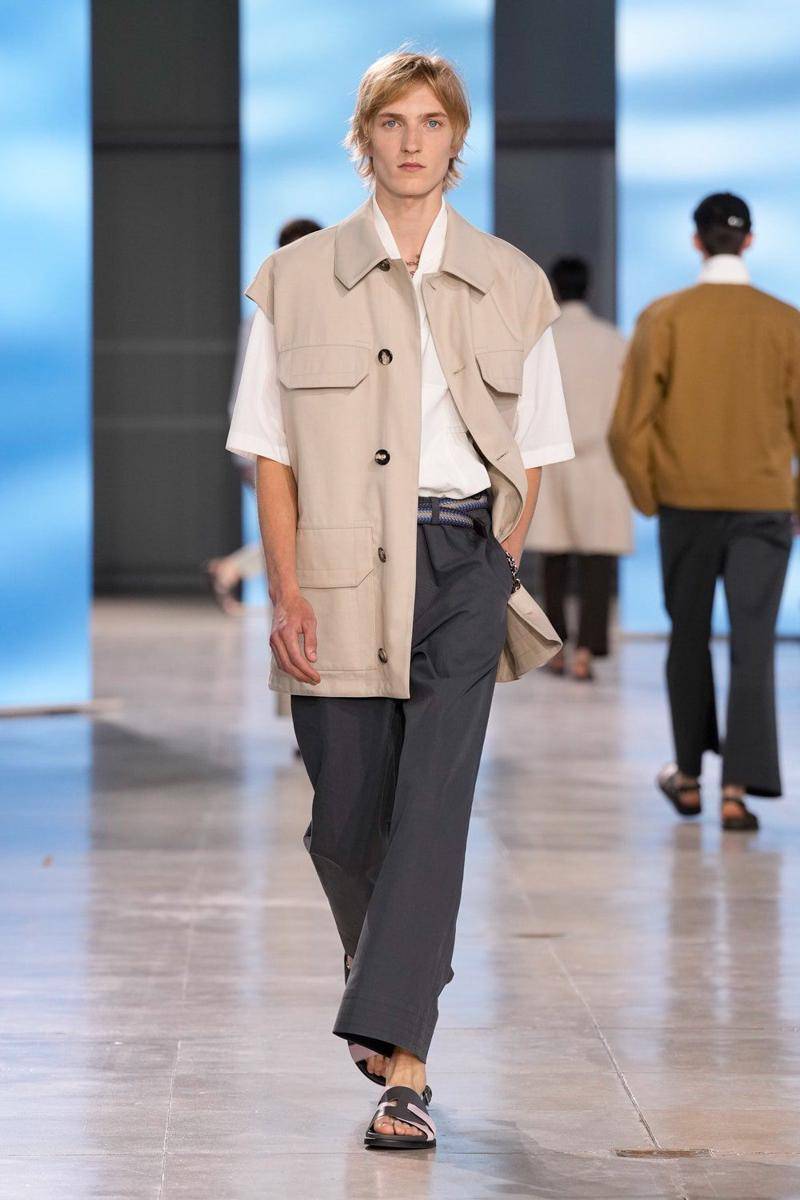 Hermès S/S '25 di Paris Fashion Week Menswear 2024 (instagram.com/runwaymenn)