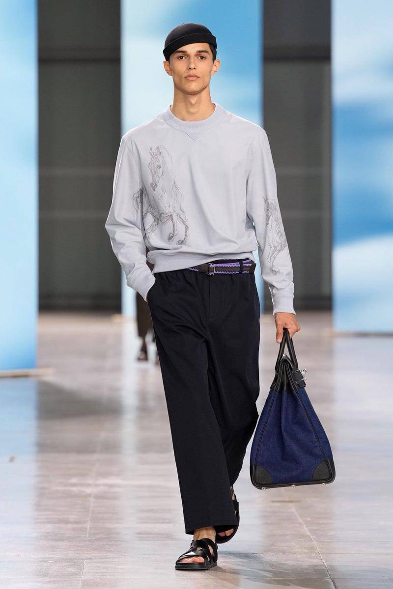 Hermès S/S '25 di Paris Fashion Week Menswear 2024 (instagram.com/hermes)