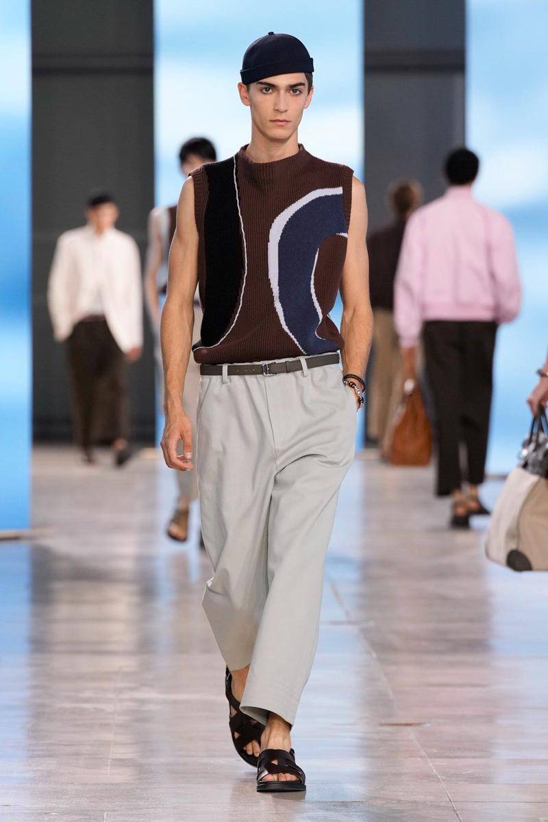 Hermès S/S '25 di Paris Fashion Week Menswear 2024 (instagram.com/runwaymenn)