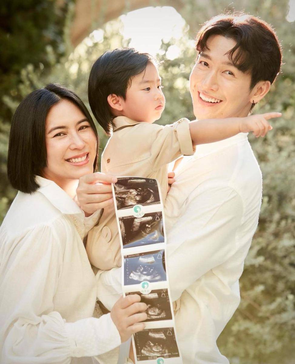 potret Jooy Warattaya dan Push Puttichai umumkan kehamilan anak kedua (instagram.com/warattaya)