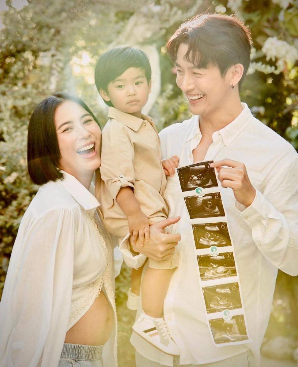 potret Jooy Warattaya dan Push Puttichai umumkan kehamilan anak kedua (instagram.com/warattaya)
