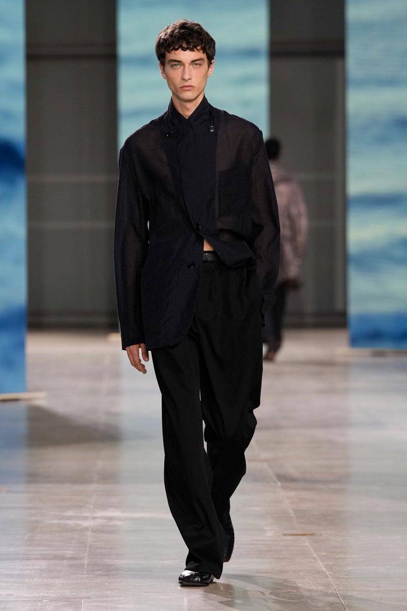 Hermès S/S '25 di Paris Fashion Week Menswear 2024 (instagram.com/runwaymenn)