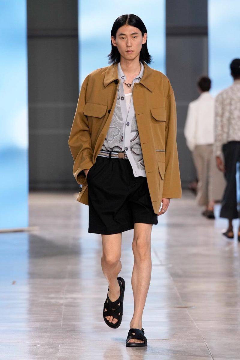 Hermès S/S '25 di Paris Fashion Week Menswear 2024 (instagram.com/ runwaymenn)