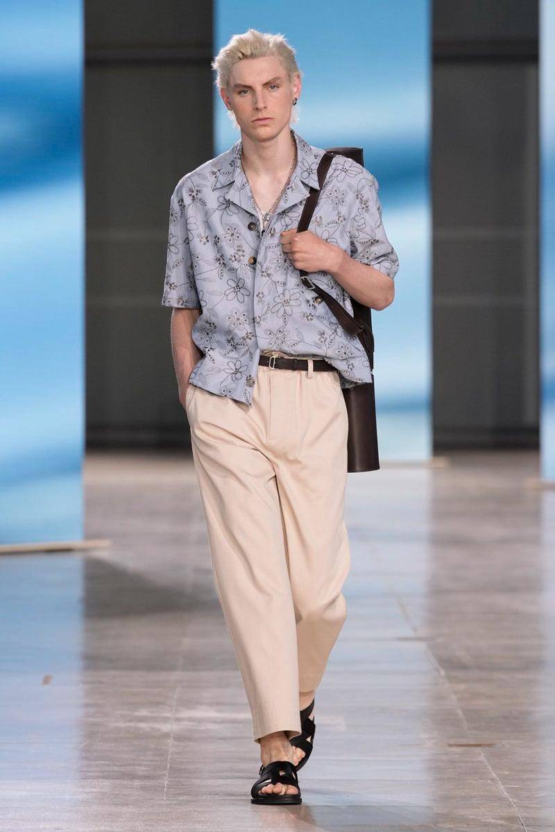 Hermès S/S '25 di Paris Fashion Week Menswear 2024 (instagram.com/hermes)