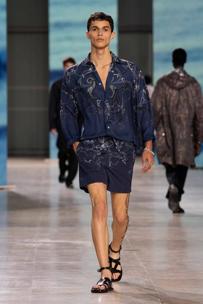 Hermès S/S '25 di Paris Fashion Week Menswear 2024 (instagram.com/hermes)