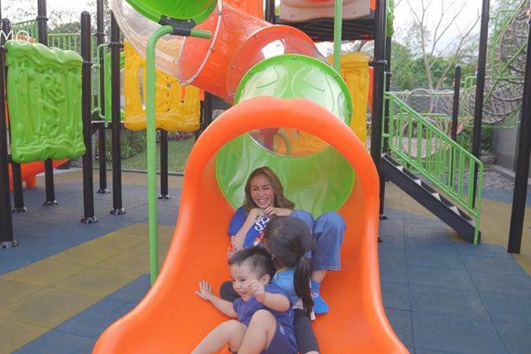 8 Potret Momo Geisha Bikin Playground Pribadi untuk Anak, Mewah!