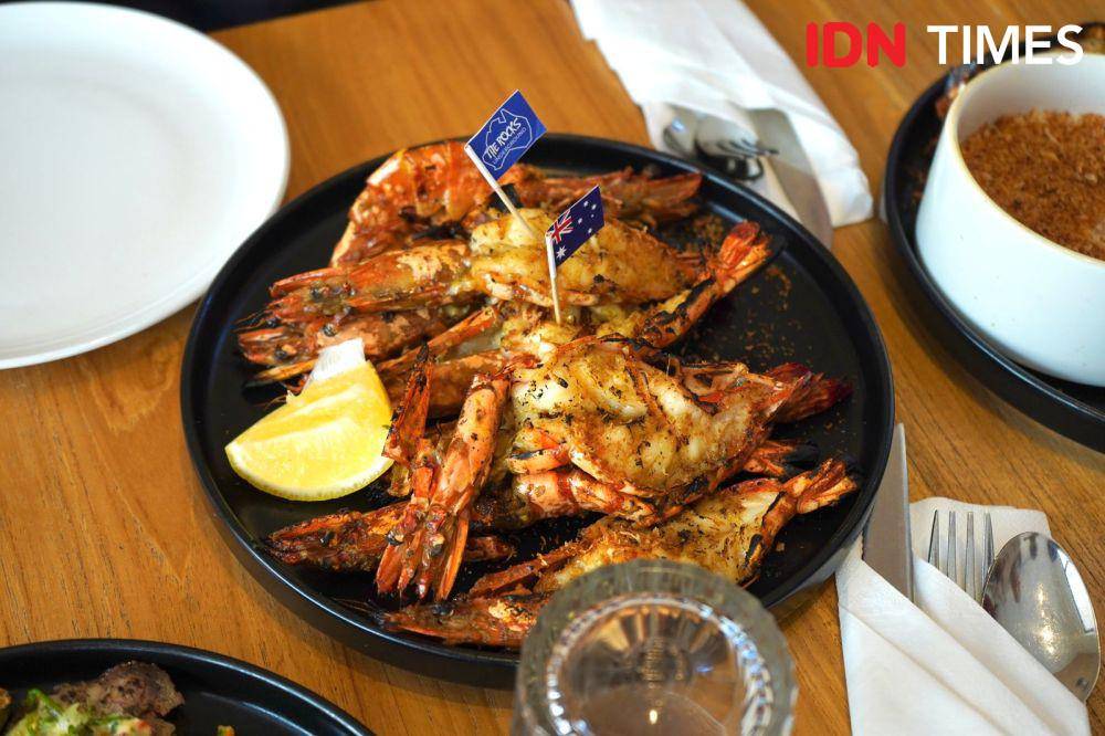 Ilustrasi sajian prawn bumbu madura (IDN Times/Alya Dwi Achyarini)