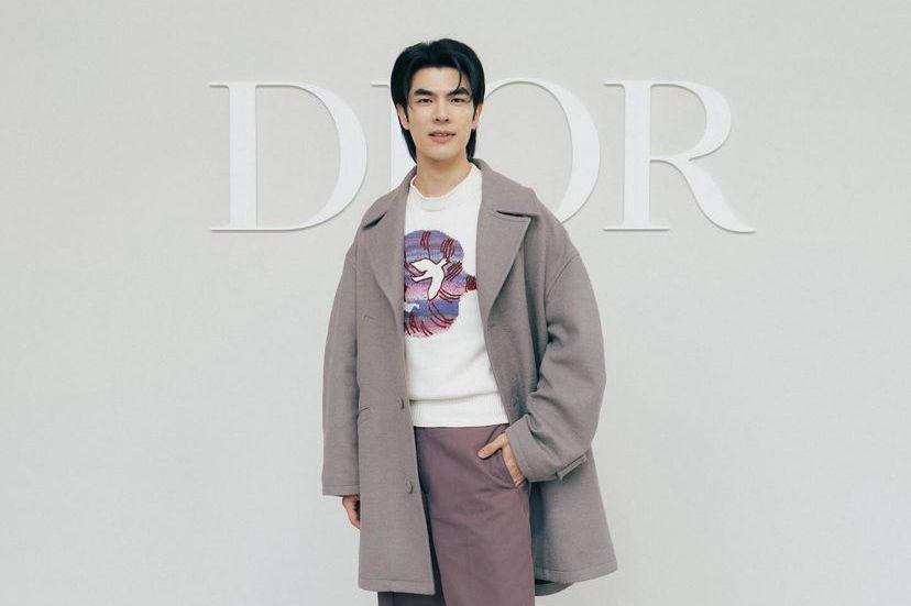 7 Potret Mile Phakphum Hadiri Dior SS25 di Paris, Ketemu Edward Cullen