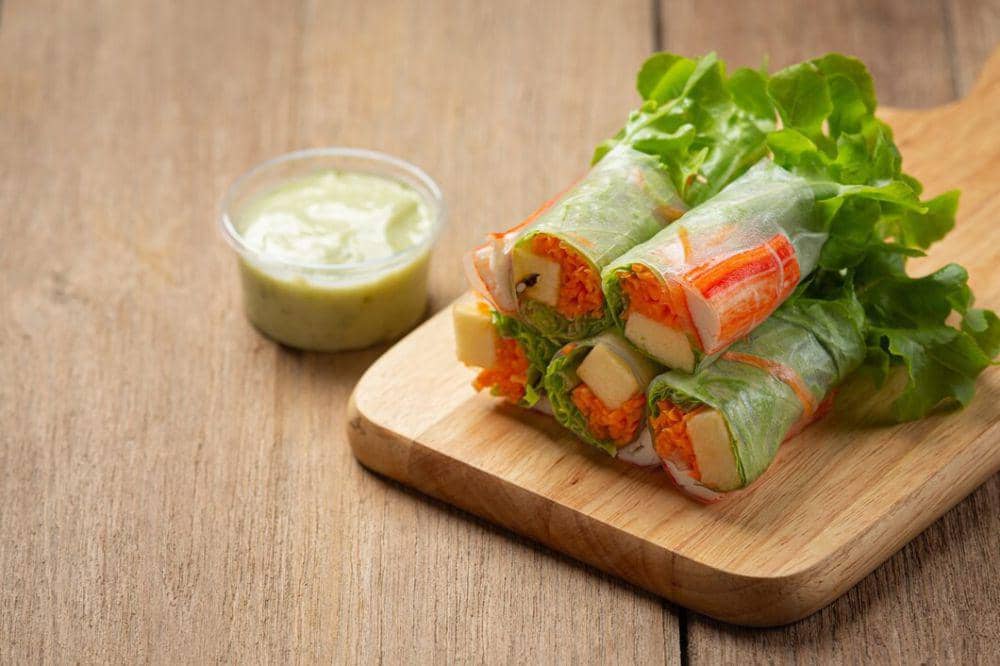 Ilustrasi spring rolls (freepik.com/jcomp)