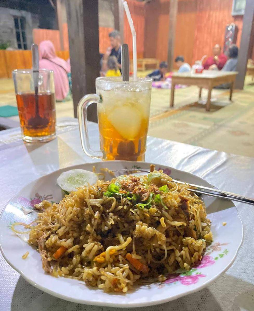 Warung Nasi Goreng Pak Poo (google.com/maps/s a b)