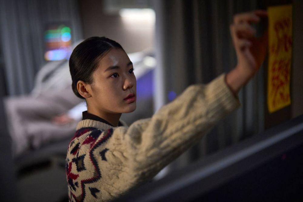 cuplikan Kim Ji An di film Exhuma (instagram.com/showbox.movie)
