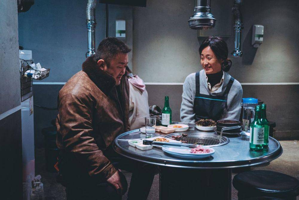cuplikan Ma Dong Seok dan Kim Soo Jin di film The Roundup: Punishment (instagram.com/aboentertainment)