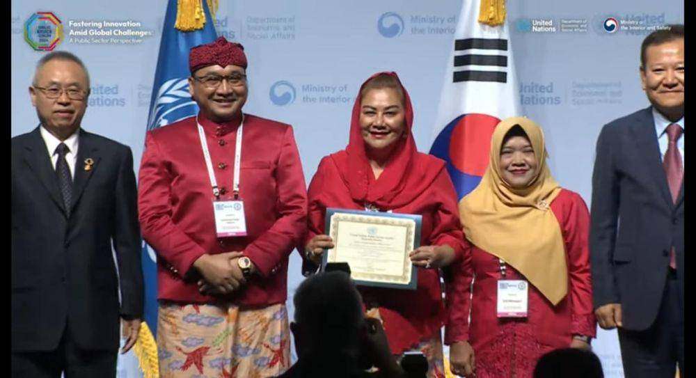 Inovasi Sayangi Dampingi Ibu Anak Kota Semarang (SANPIISAN) menerima penghargaan dari Perserikatan Bangsa-Bangsa (PBB) di Incheon, Korea Selatan, Rabu (26/6/2024). (dok. Pemkot Semarang)