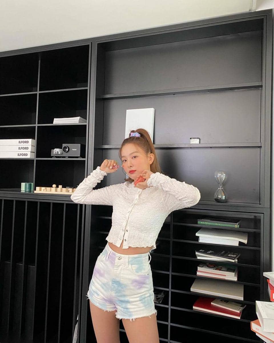 ide gaya feminin ala Seulgi Red Velvet (instagram.com/hi_sseulgi)