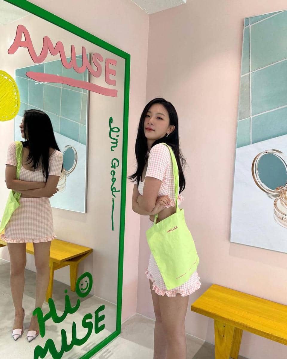 ide gaya feminin ala Seulgi Red Velvet (instagram.com/hi_sseulgi)