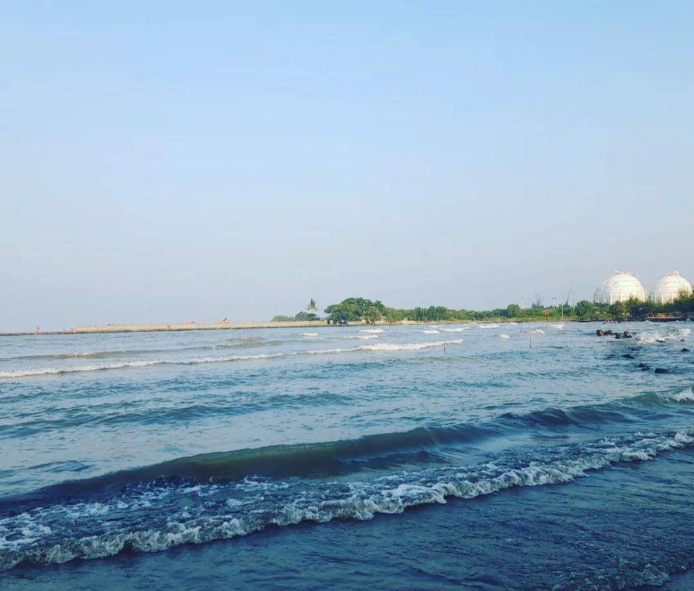 Pantai Balongan Indah (instagram.com/02_nurdea)