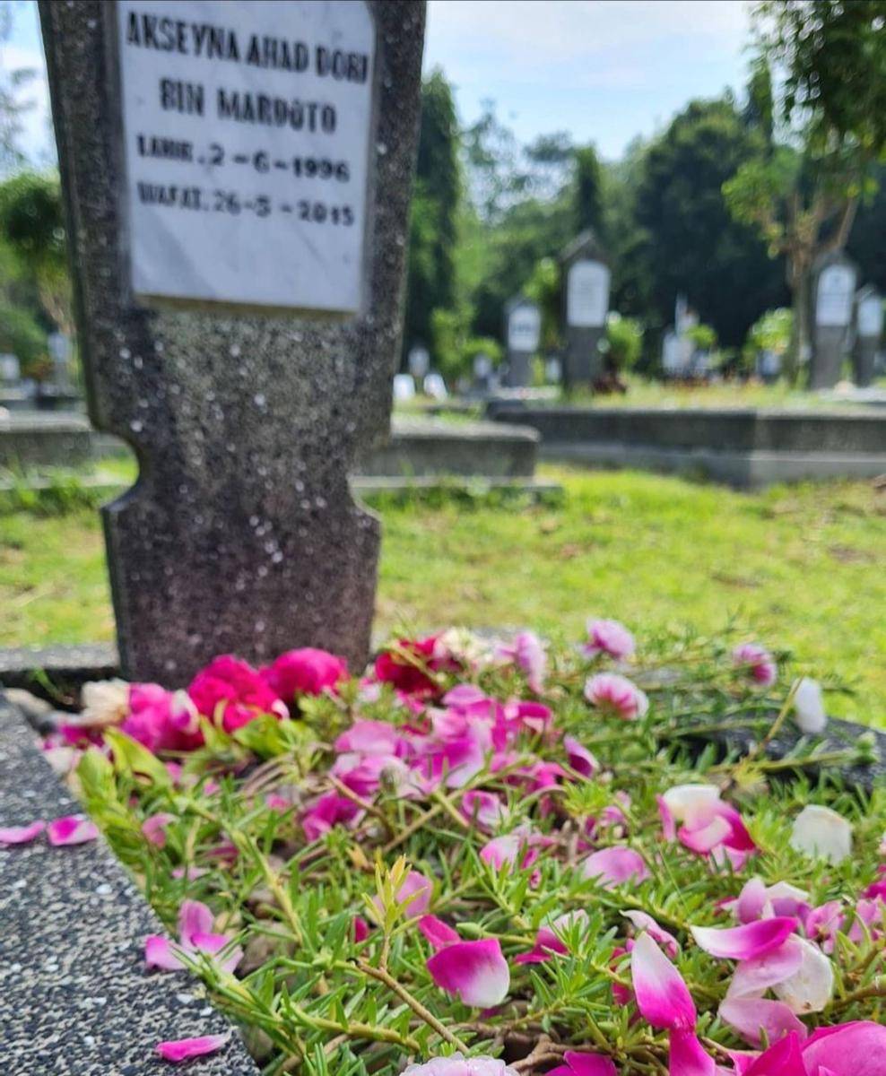 Makam Akseyna (Instagram.com/@peduliakseynaui)