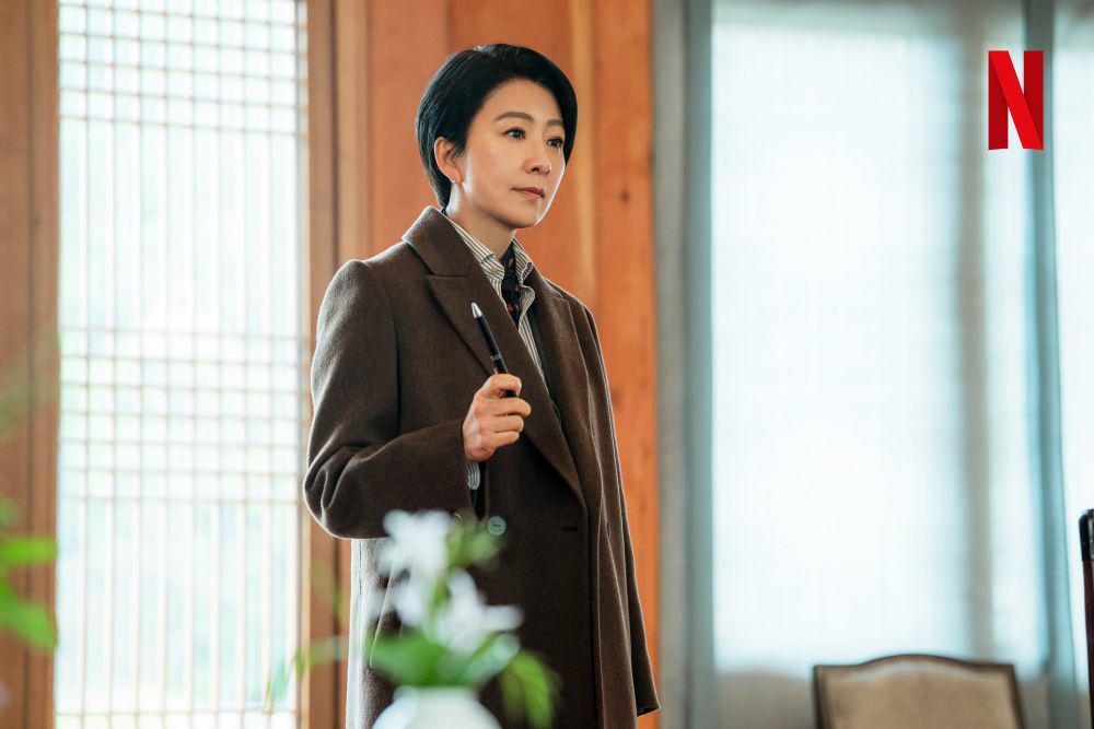 7 Cuplikan Karakter Kim Hee Ae di The Whirlwind, Pejabat Ambisius