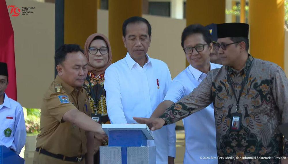 Jokowi Resmikan Rehabilitasi dan Renovasi Pendidikan di Kalteng