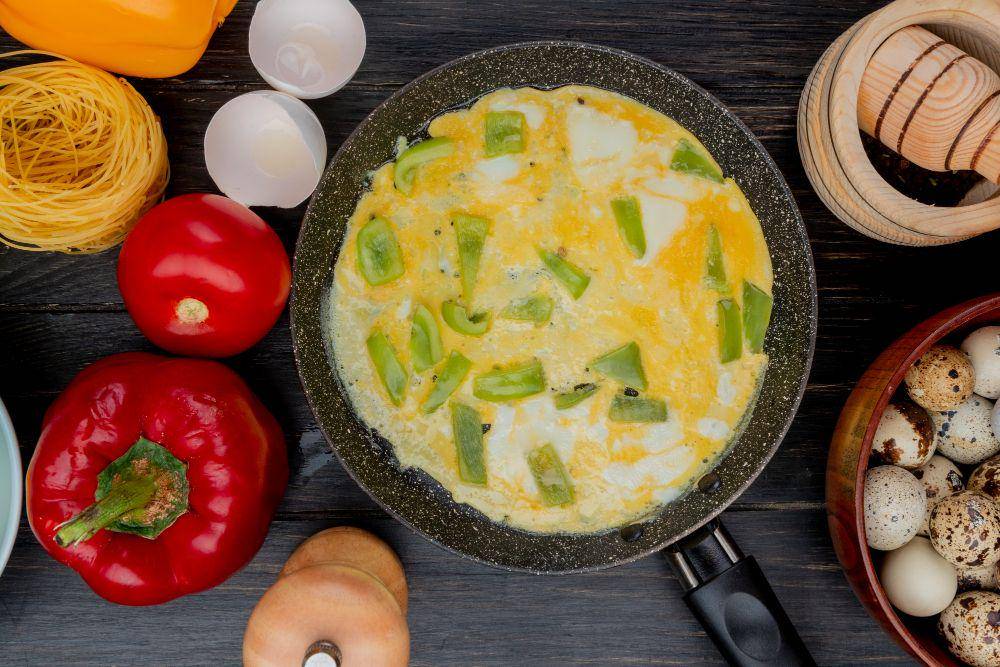 ilustrasi omelet sayuran (freepik.com/stockking)
