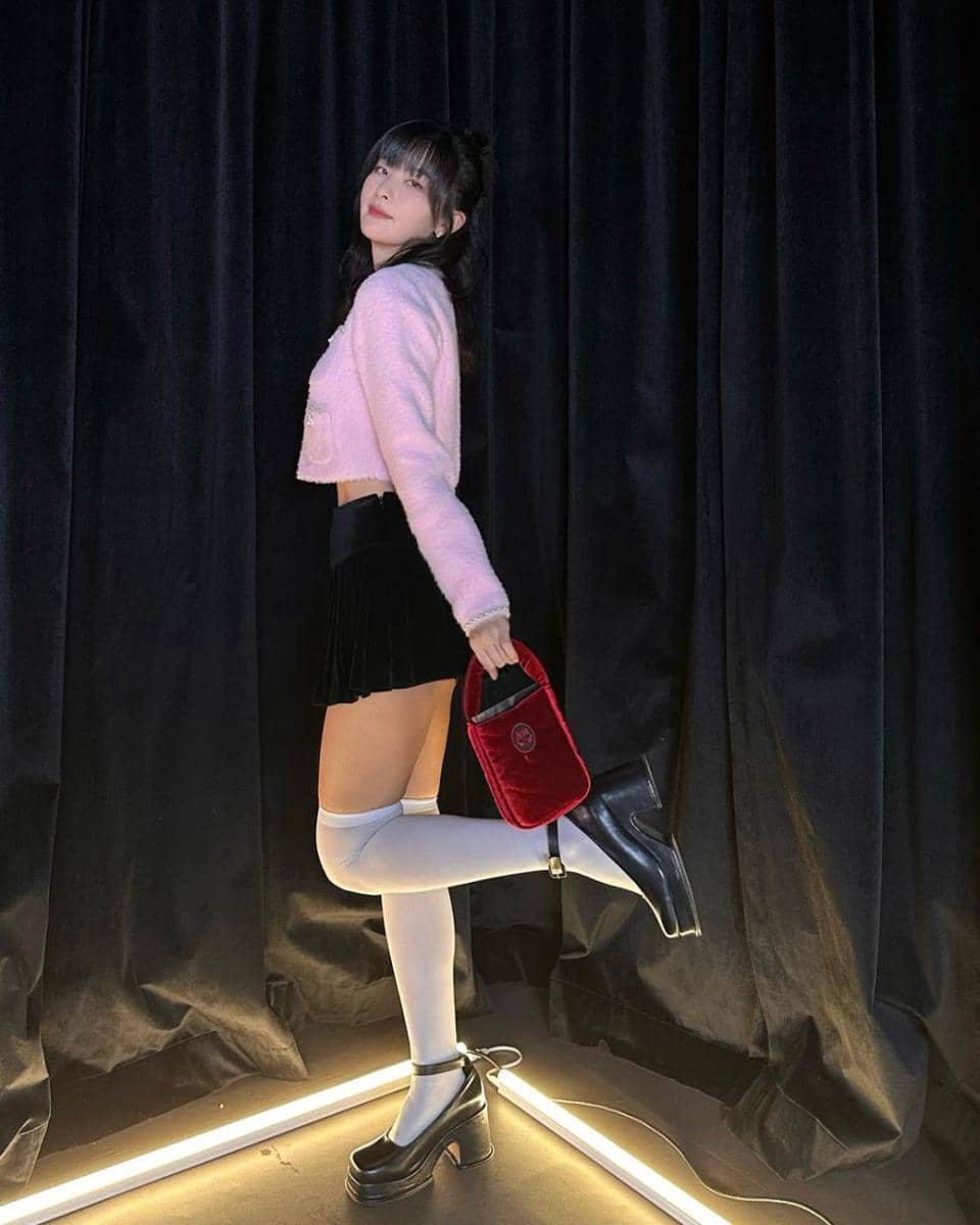 ide gaya feminin ala Seulgi Red Velvet (instagram.com/hi_sseulgi)