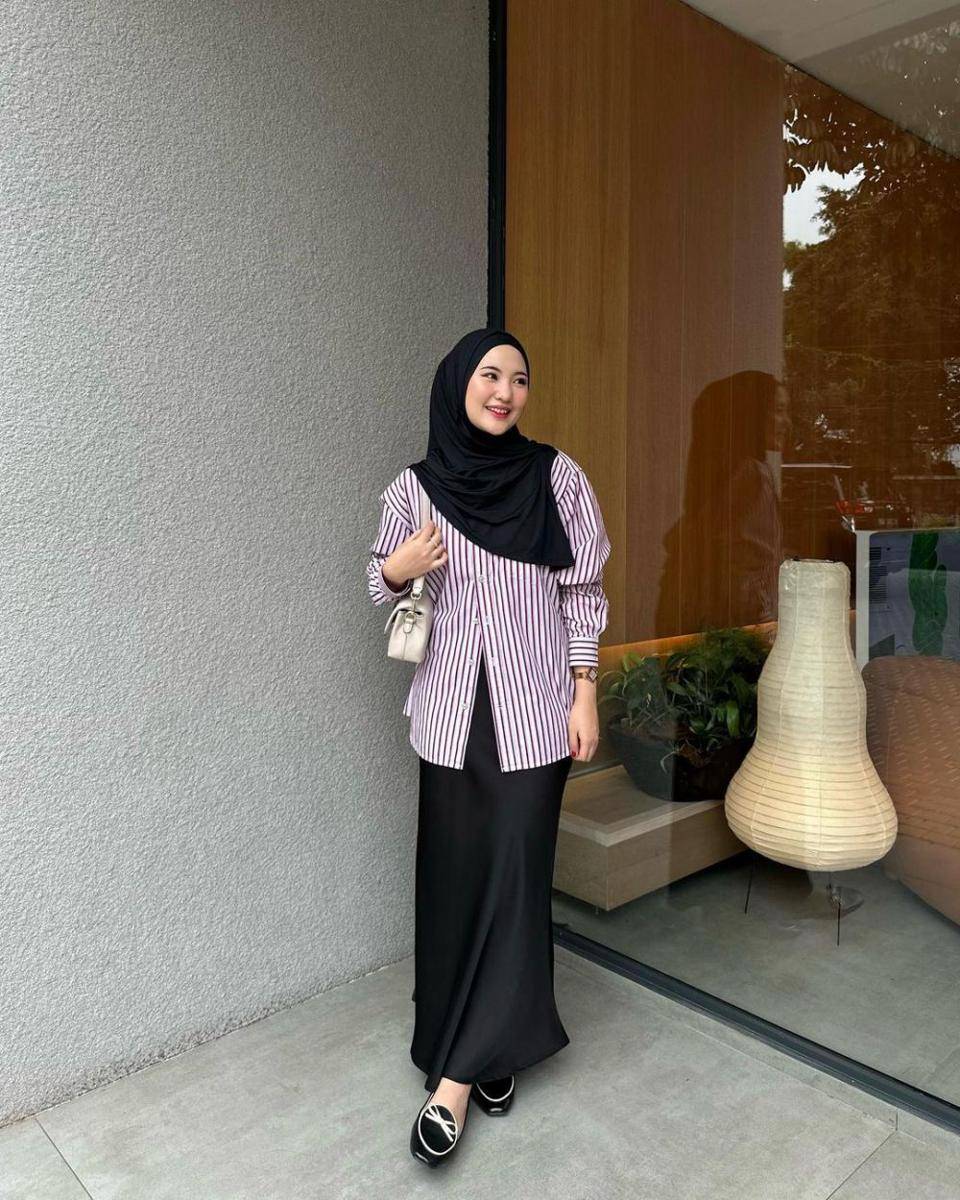 ide outfit kuliah pakai kemeja ala Intan Ghazella (instagram.com/intanghazll_)