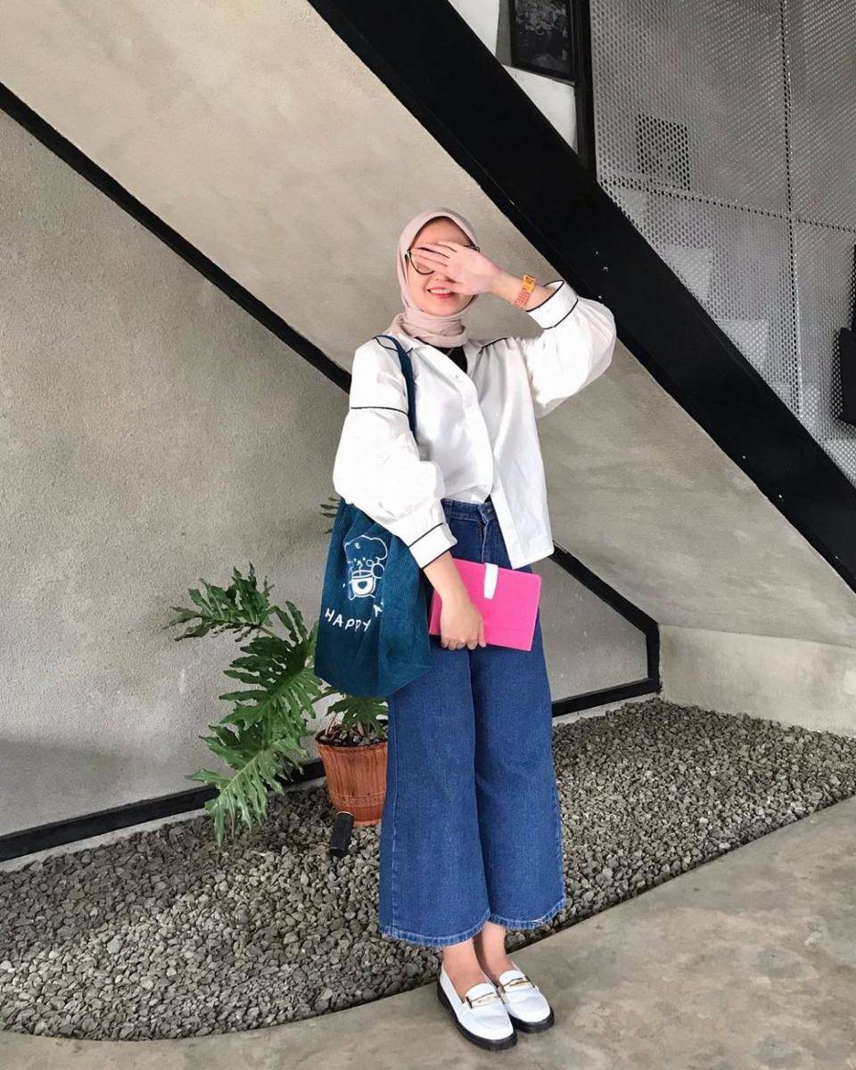 ide outfit kuliah pakai kemeja ala Intan Ghazella (instagram.com/intanghazll_)