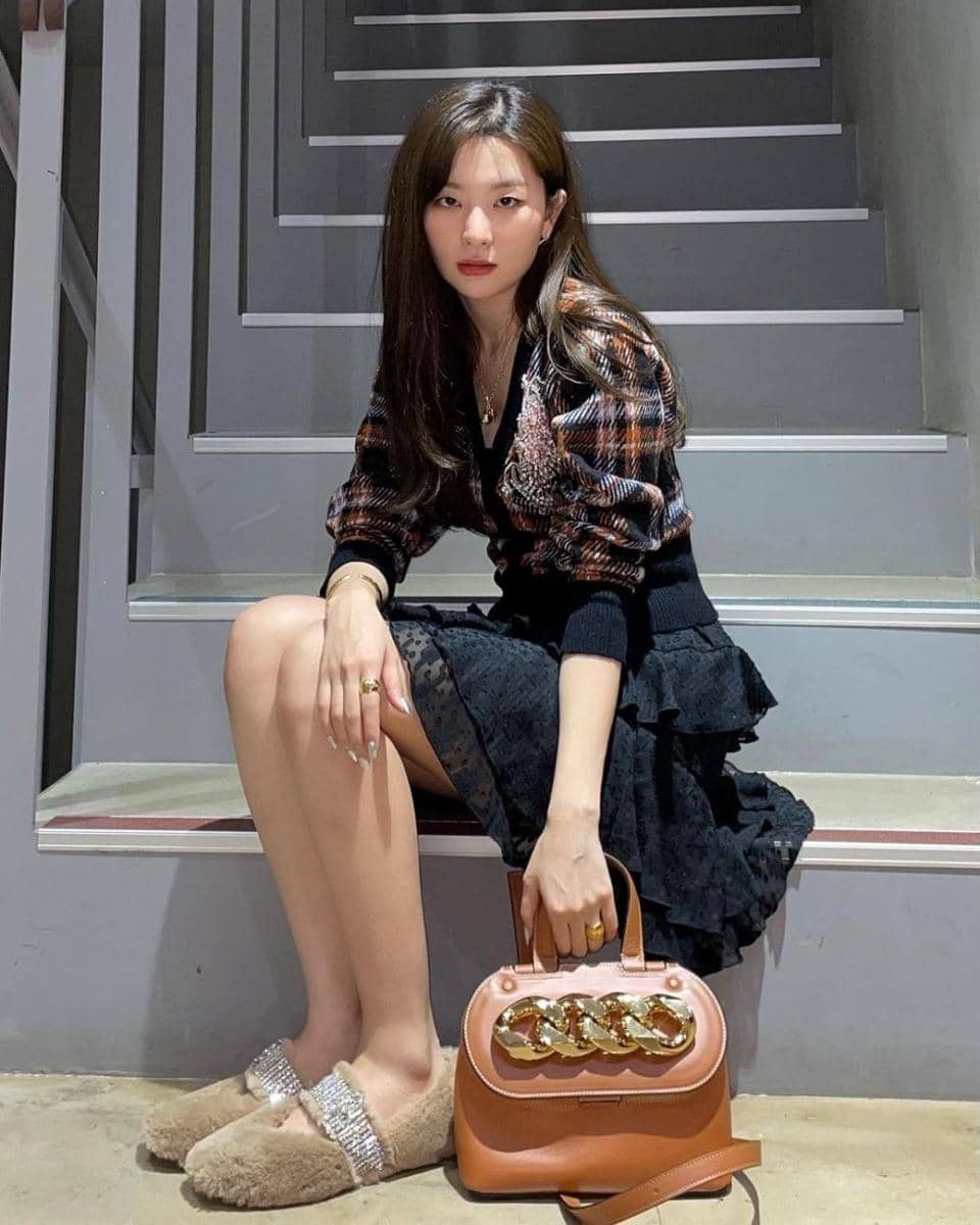 ide gaya feminin ala Seulgi Red Velvet (instagram.com/hi_sseulgi)