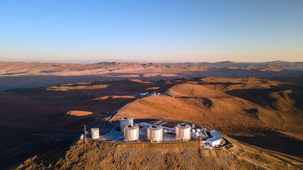 Very Large Telescope (VLT) (commons.wikimedia.org/ESO)