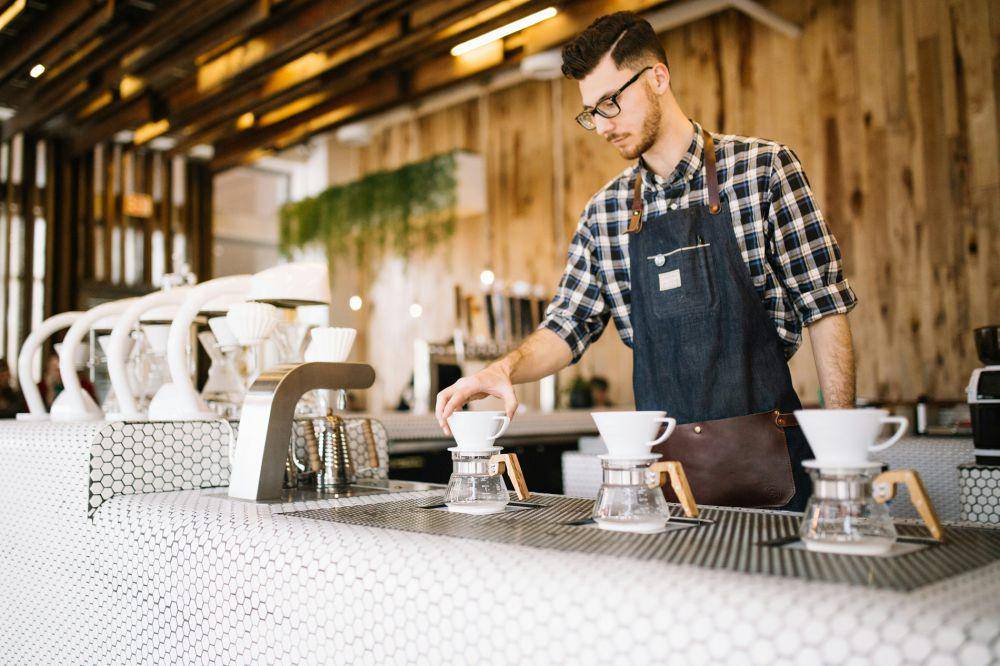 ilustrasi barista (unsplash.com/Brooke Cagle)
