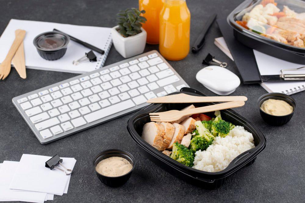 5 Cara Atur Pola Makan Pekerja Kantoran yang sedang Diet