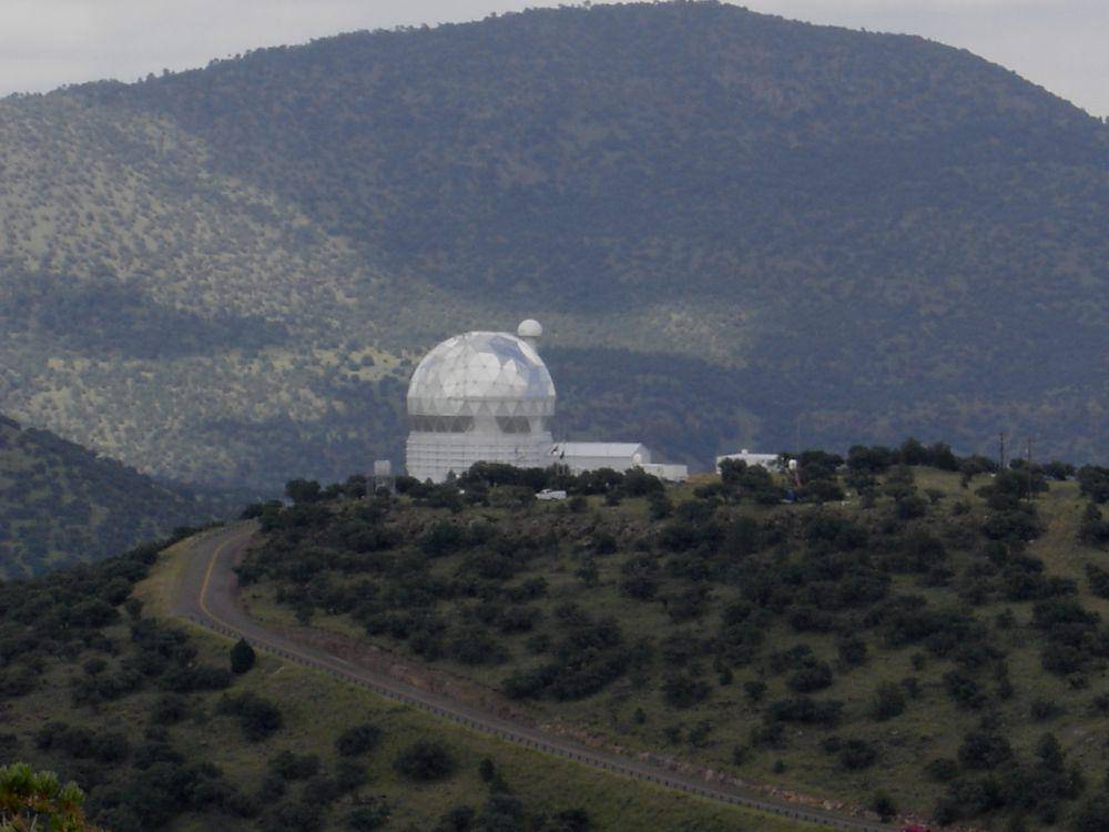 Hobby-Eberly Telescope (HET) (commons.wikimedia.org/Zereshk)