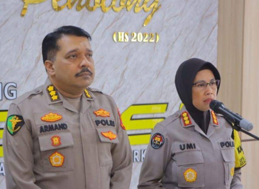 Kombes Pol dr. Mardi Sudarman (kiri). (Dok. Polda Lampung).