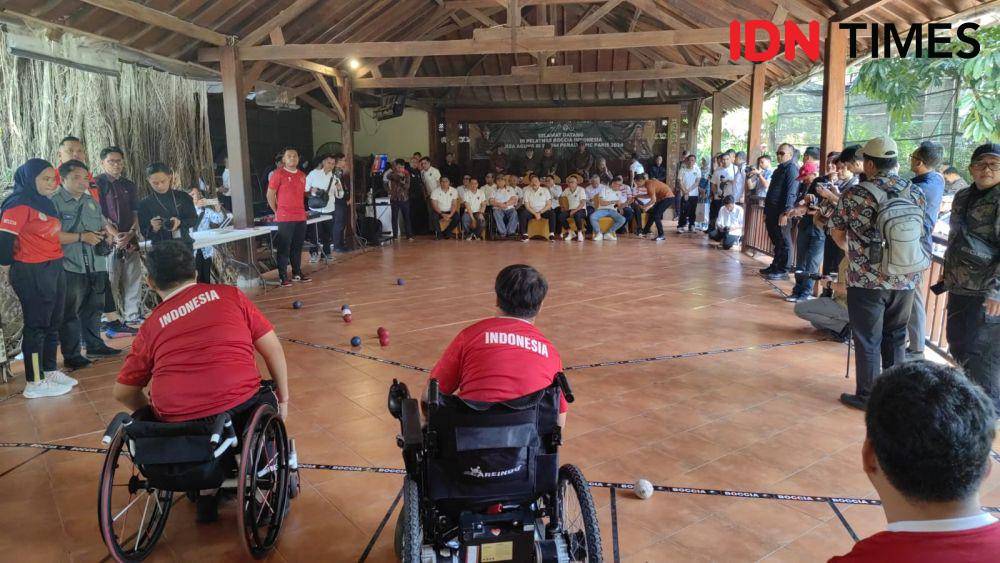 Jaksa Agung RI ST Burhanuddin meninjau Pelatnas Paralympic Paris 2024. (IDN Times/Larasati Rey)