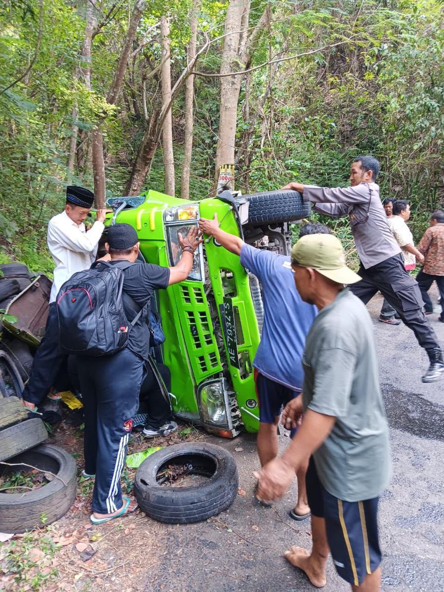 Sopir Tak Hafal Jalan, Microbus Kecelakaan di Dlingo 13 Orang Luka