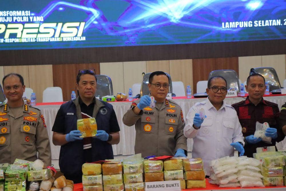 Pj Gubernur Lampung Samsudin hadiri kegiatan pemusnahan barang bukti narkotika di Polda Lampung, Kamis (27/6/2024). (Dok. Polda Lampung).