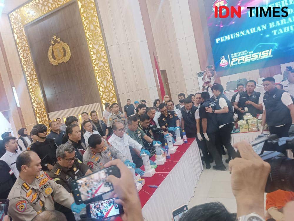 Pj Gubernur Lampung Samsudin hadiri kegiatan pemusnahan barang bukti narkotika di Polda Lampung, Kamis (27/6/2024). (IDN Times/Tama Yudha Wiguna).