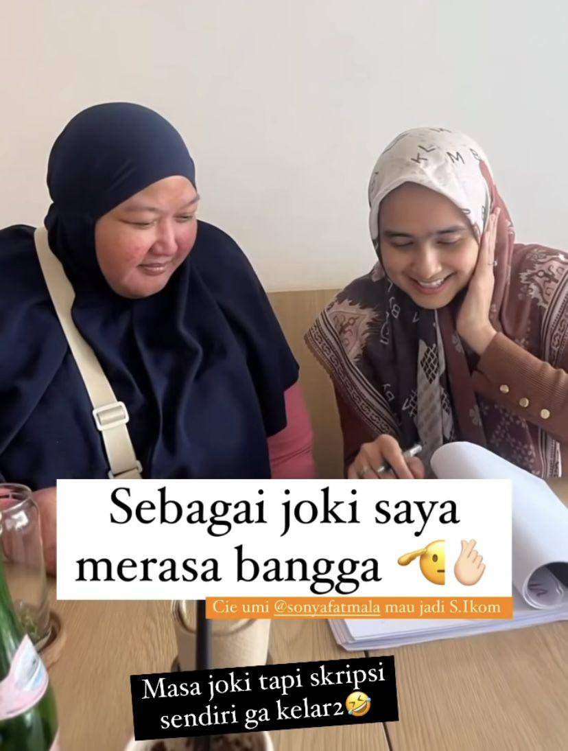 potret Sonya Fatmala lulus sidang skripsi (Instagram.com/triaiskandar)