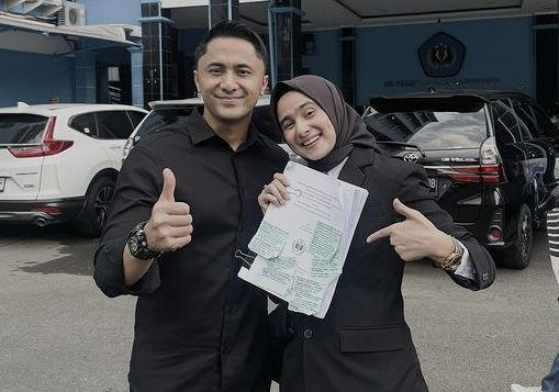 8 Potret Sonya Fatmala Lulus Skripsi di Usia 30 Tahun, Gigih!