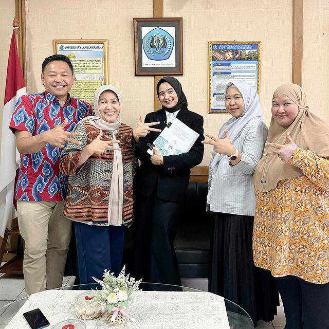 potret Sonya Fatmala lulus sidang skripsi (Instagram.com/sonyafatmala)