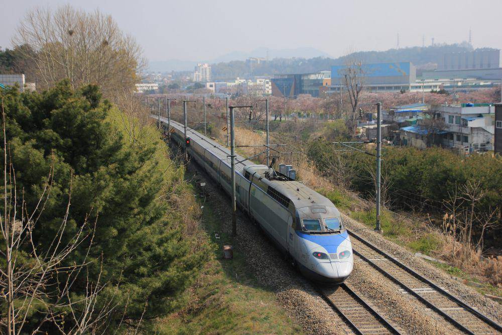 ilustrasi kereta KTX (pixabay.com/zheng2088)