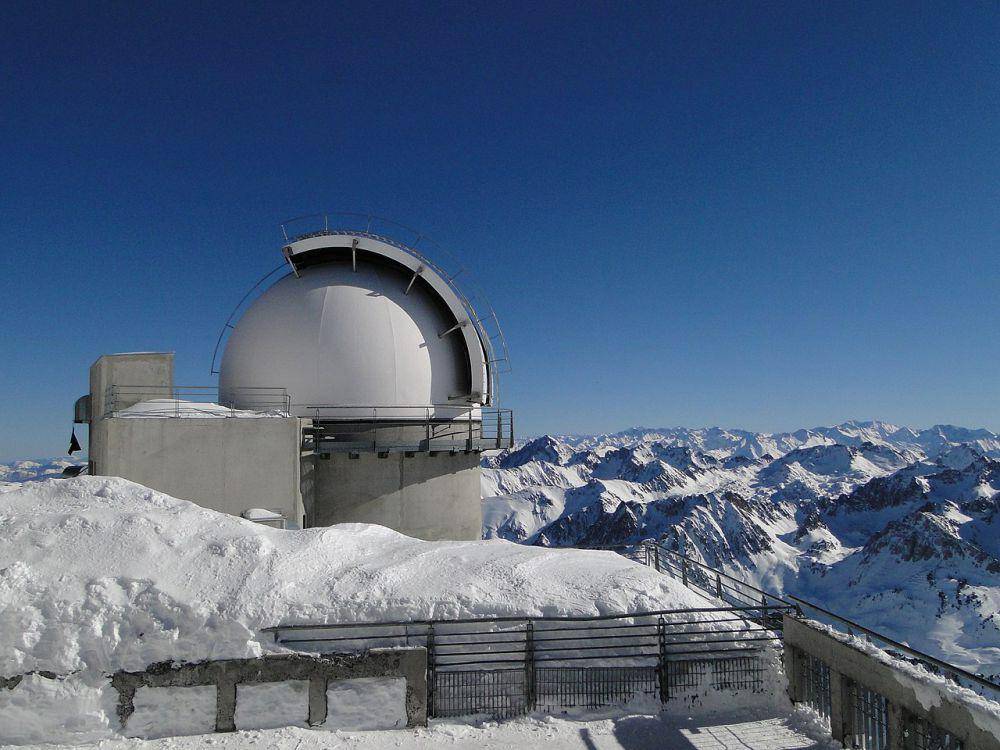 Pic du Midi Observatory (commons.wikimedia.org/NibasH)
