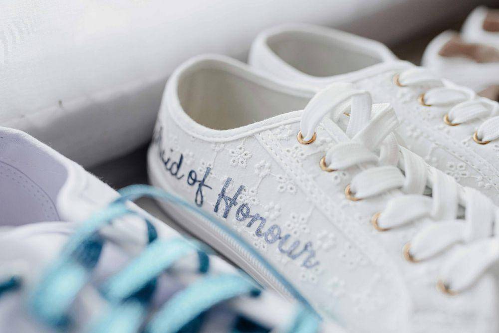 ilustrasi sneakers pengantin (pexels.com/Charles Hnl)