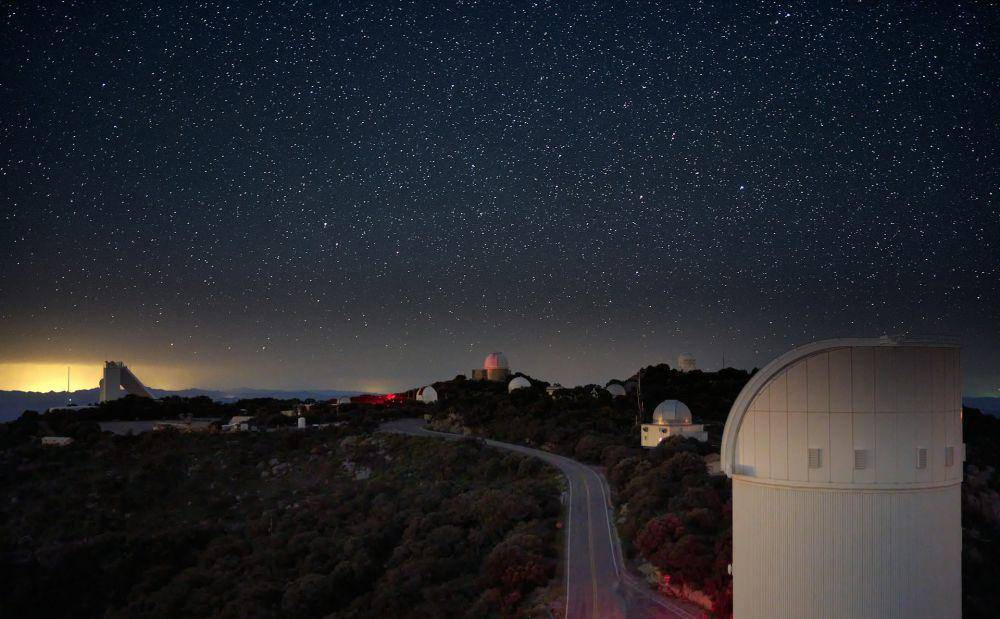 Kitt Peak National Observatory (unsplash.com/Ruoyu Li)
