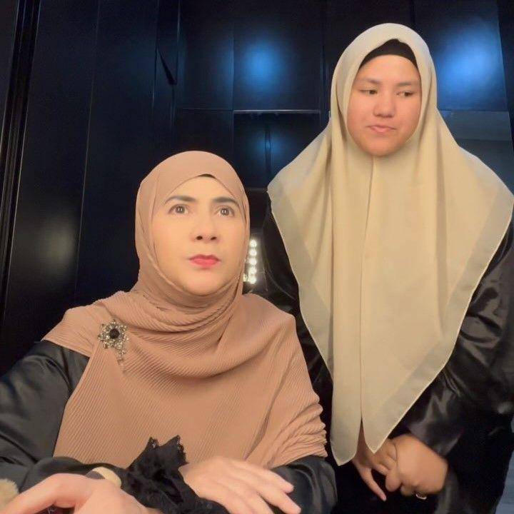 Aisyah dan Astri Ivo (Instagram.com/astrie_ivo)